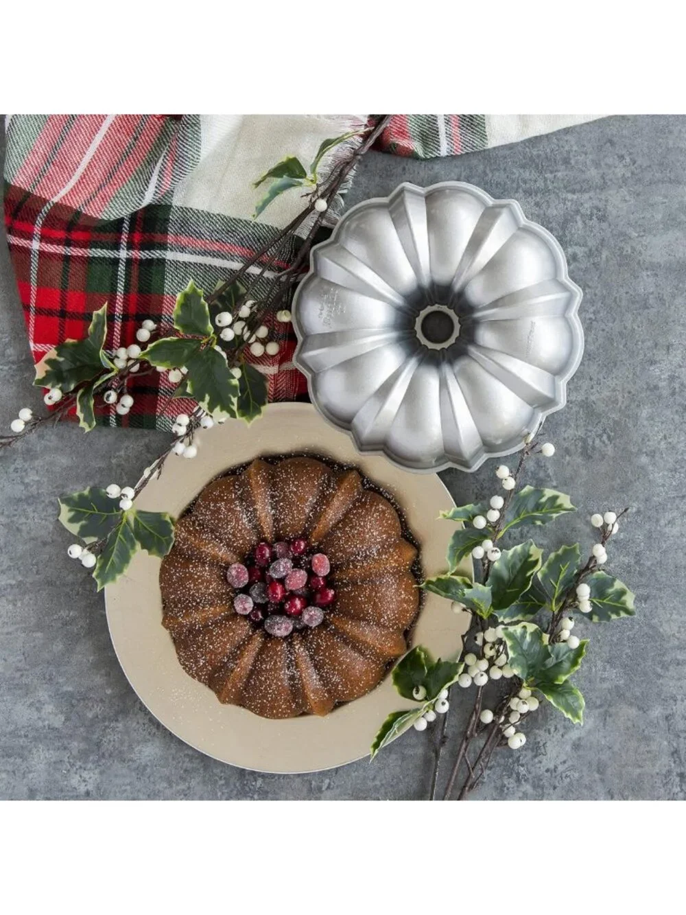 Classic 12-Cup Bundt Pan - Nonstick Bakeware for Perfect Cakes & Desserts